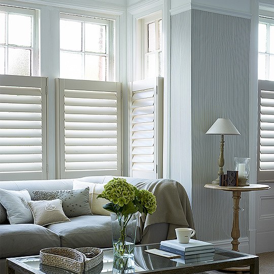 Plantation shutters for bay windoes